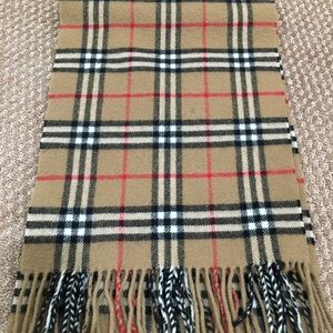 Burberry 100% Lambswool plaid scarf with fringe